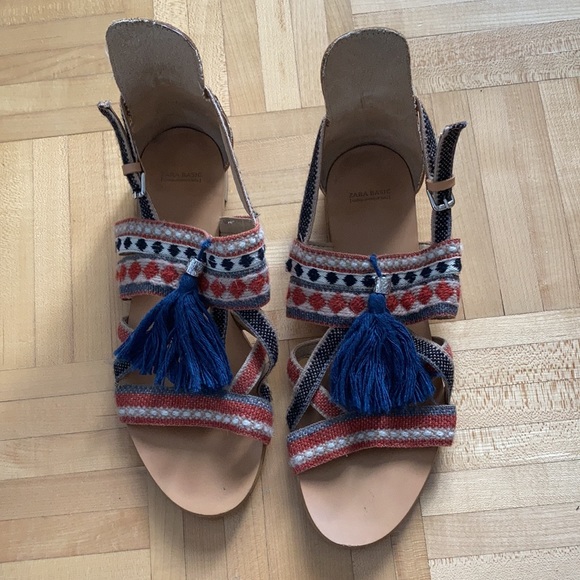 Zara tan/brown leather strappy blue tassel flat sandals, women’s EUR 37 / US 6.5 - Picture 2 of 13